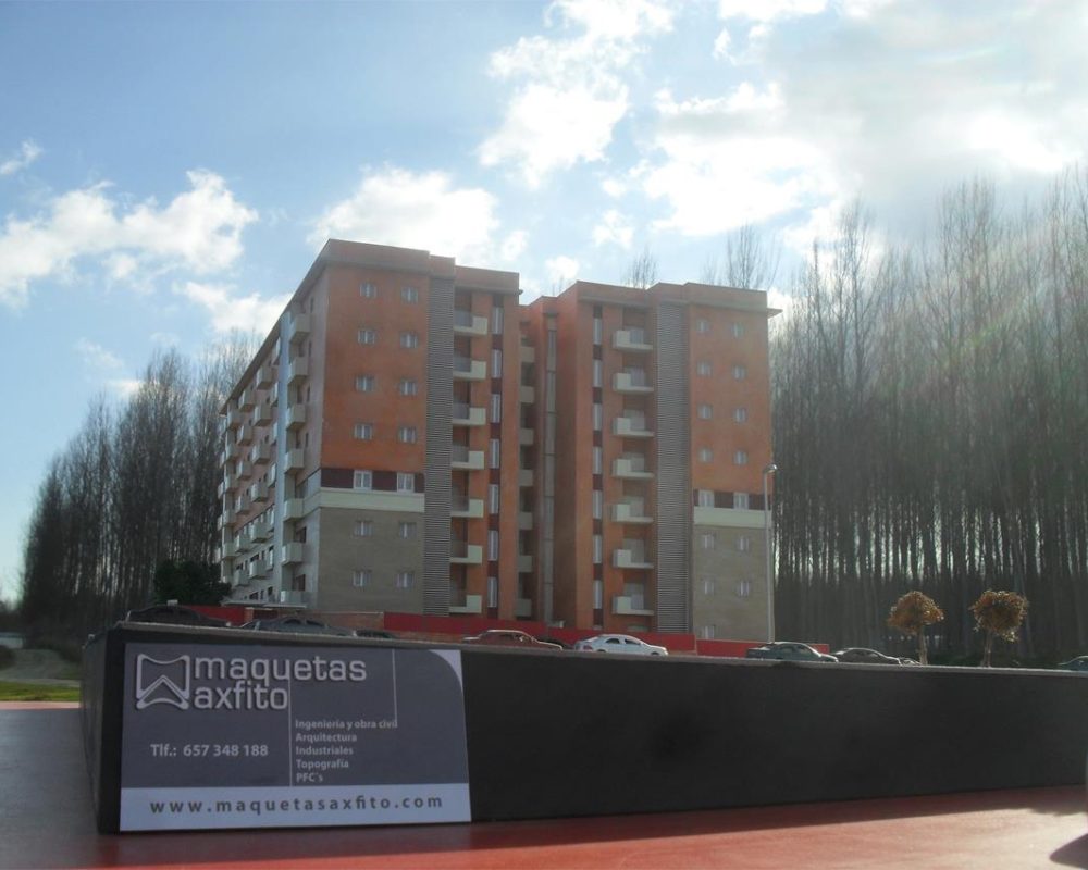 La maqueta del edificio Don Vicente a escala 1:100 – Granada
